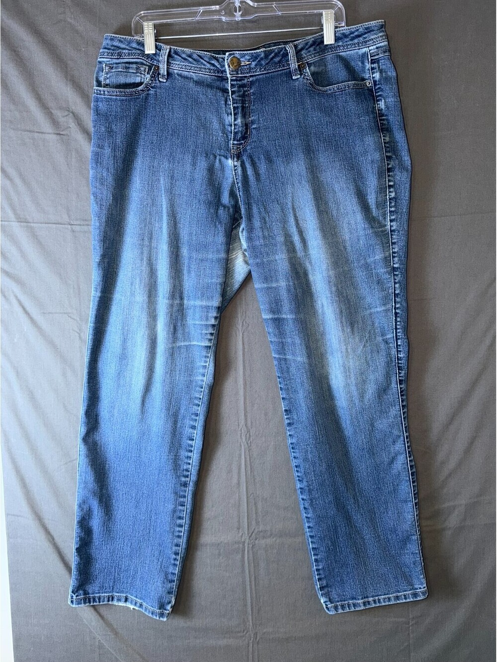 W62 Women's Curvy Fit Straight Leg Blue Denim Jeans Size 16 Medium Wash Stretch